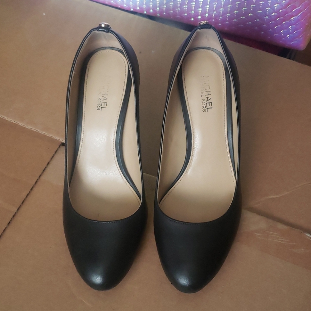 Euc black heels
